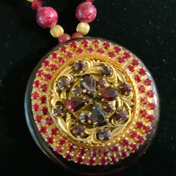 HANDMADE VINTAGE PENDANT STATEMENT NECKLACE Filagree Garnet Crystal Stone Beads - Picture 3 of 11